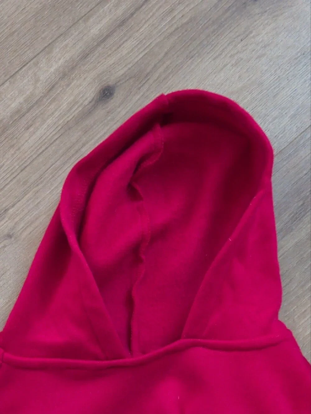 Vibrant Red Dog Hoodie with Playful Buc-ee's Mascot Graphic Size L